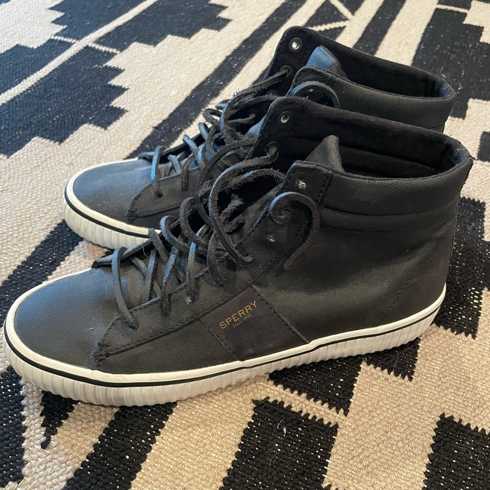 Sperry like new high tops, size 9